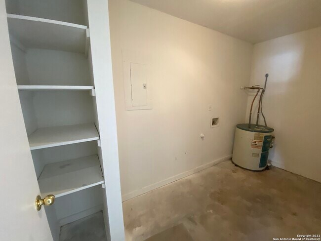 108 Rosabell St San Antonio, TX 78228 photo 4