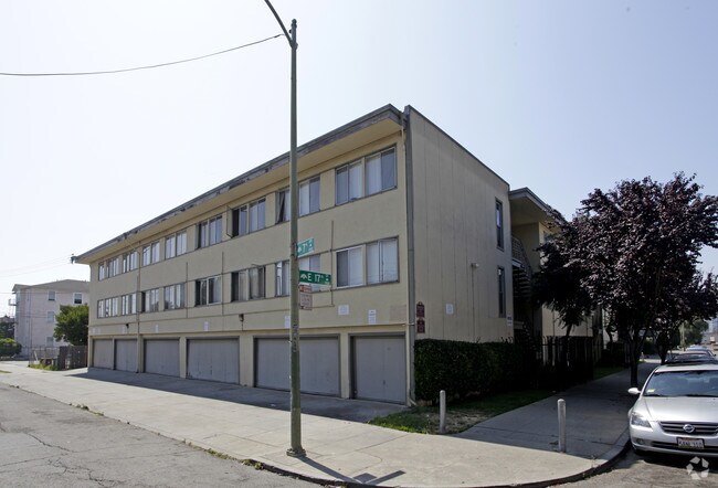 Viking Apartments photo 3