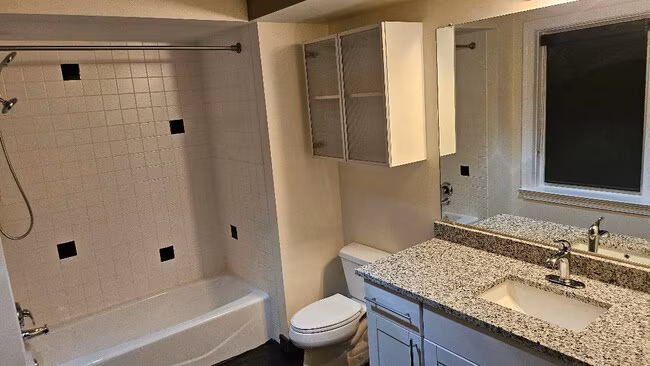 329 E Colorado Blvd # 404 photo 2