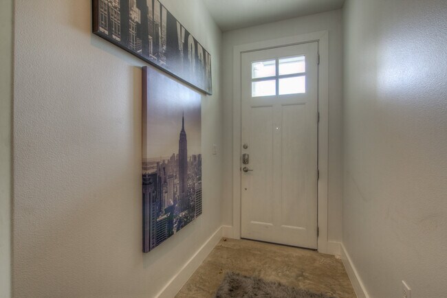 610 West Dr Austin, TX 78705 photo 4