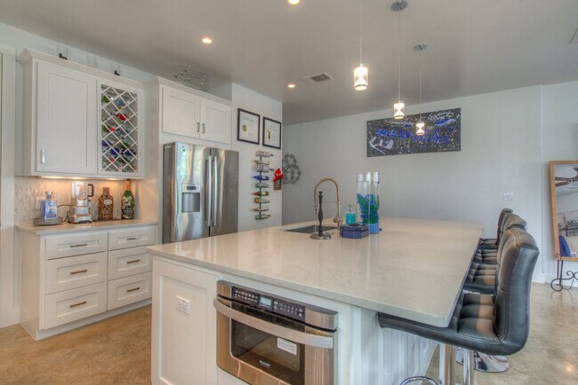 610 West Dr Austin, TX 78705 photo 5