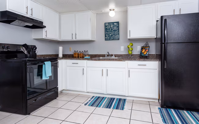 Las Lomas Apartments photo 5