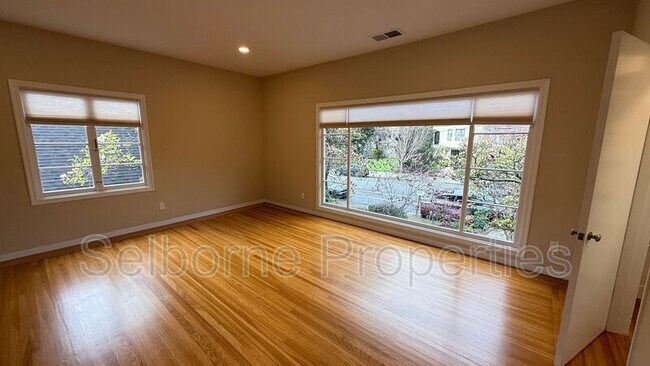 4174 Howe St Oakland, CA 94611 photo 3