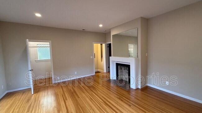 4174 Howe St Oakland, CA 94611 photo 5