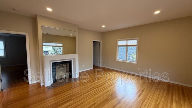 4174 Howe St Oakland, CA 94611 photo 4