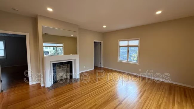 4174 Howe St Oakland, CA 94611 photo 4