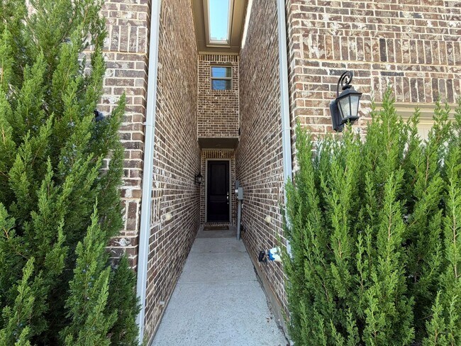 624 Hutchinson Ln Lewisville, TX 75077 photo 3