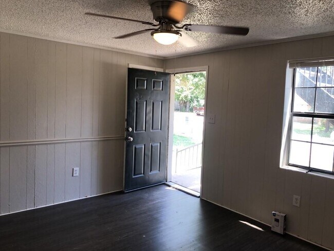 1603 Voirin Road, Irving, TX 75061 photo 3
