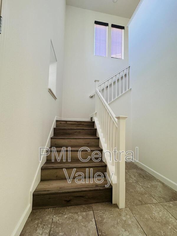 464 E Solare Ave photo 4