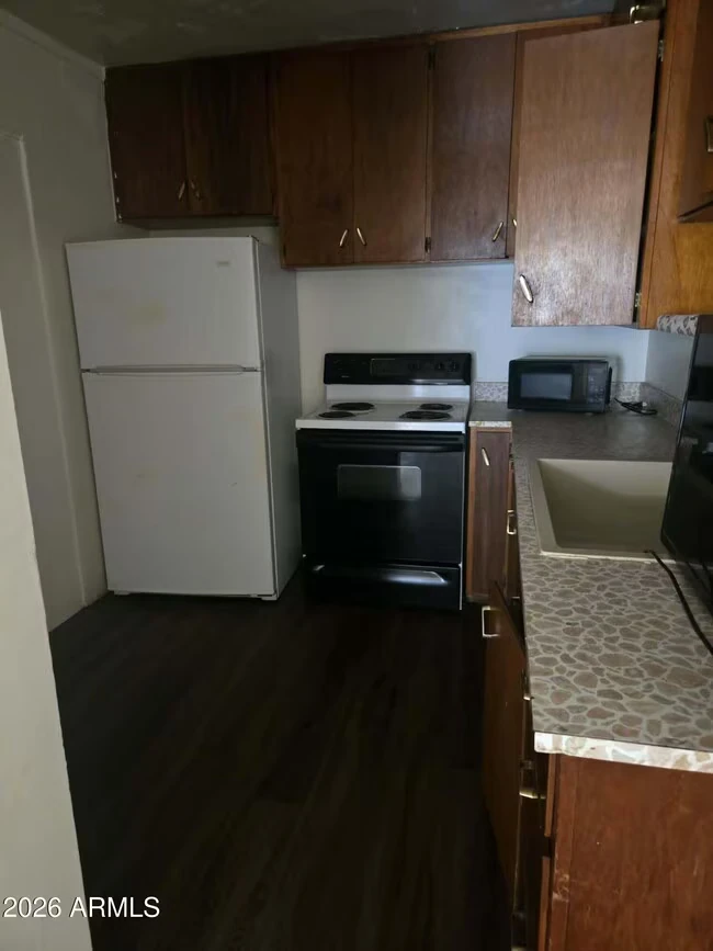 909 N Kadota Ave Casa Grande, AZ 85122 photo 3