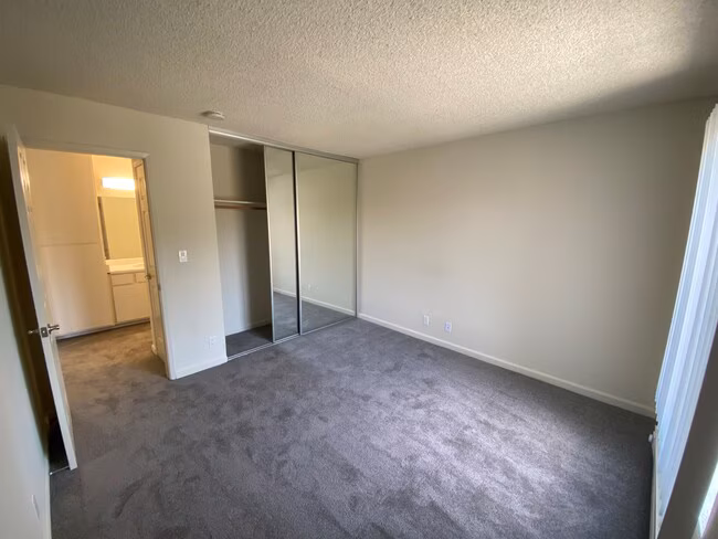 Fiesta Apartments photo 2