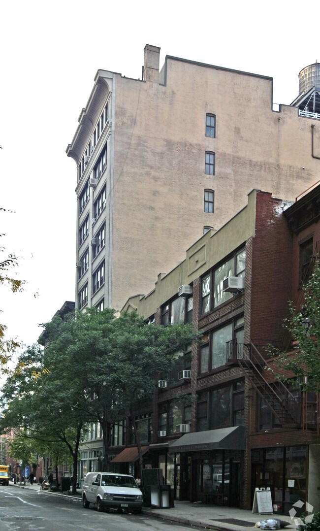 147 W 22nd St New York, NY 10011 photo 4