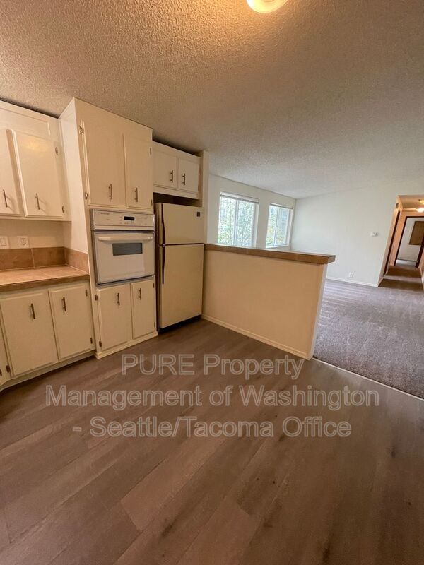 907 SW Holden St Seattle, WA 98106 photo 3