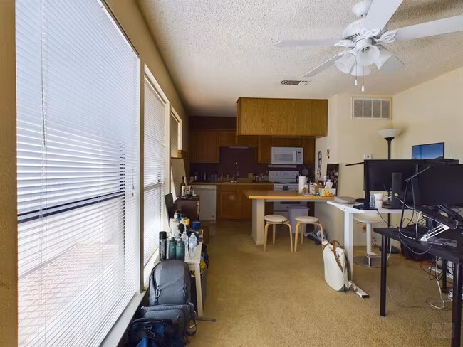 3115 Helms St Austin, TX 78705 photo 2
