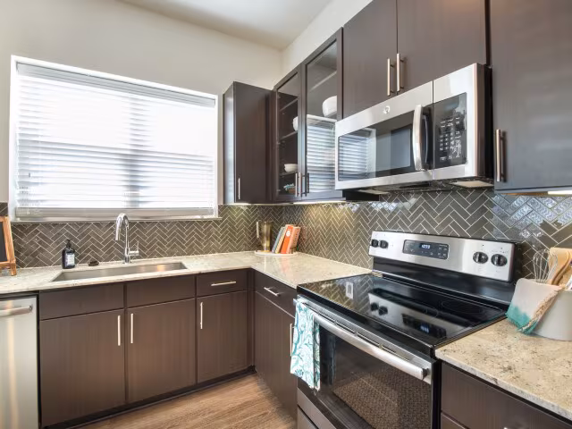 Overture Highlands 55+ Active Adult Apartment Homes photo 4