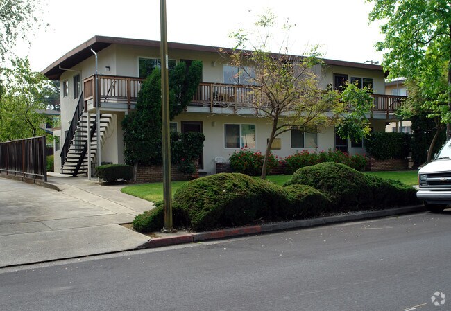 160 Carlton photo 2