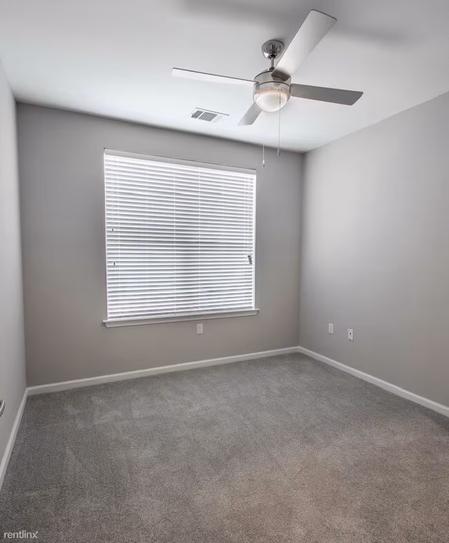2102 Muirfield Bend Dr Hutto, TX 78634 photo 3