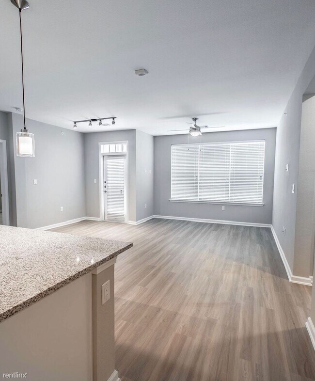 2102 Muirfield Bend Dr Hutto, TX 78634 photo 2