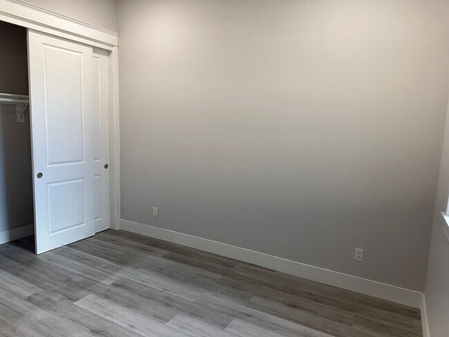 832 Pine St Oakland, CA 94607 photo 5