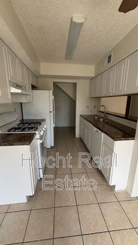 5705 Cougar Dr Austin, TX 78745 photo 4