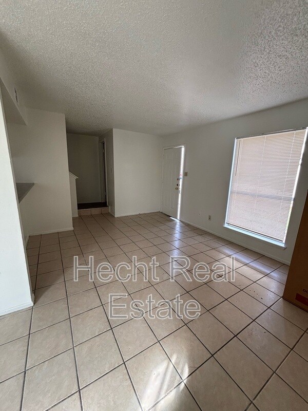 5705 Cougar Dr Austin, TX 78745 photo 2