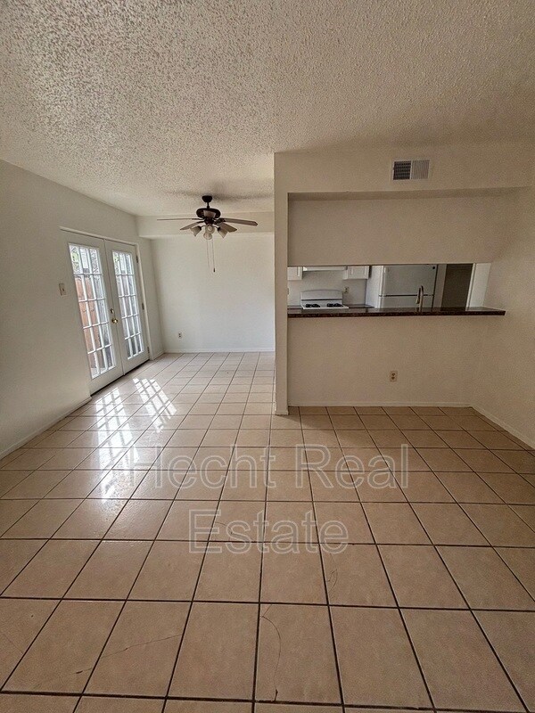 5705 Cougar Dr Austin, TX 78745 photo 3