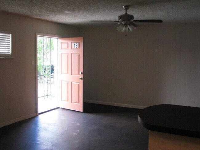 3812 Wipprecht St Houston, TX 77026 photo 5