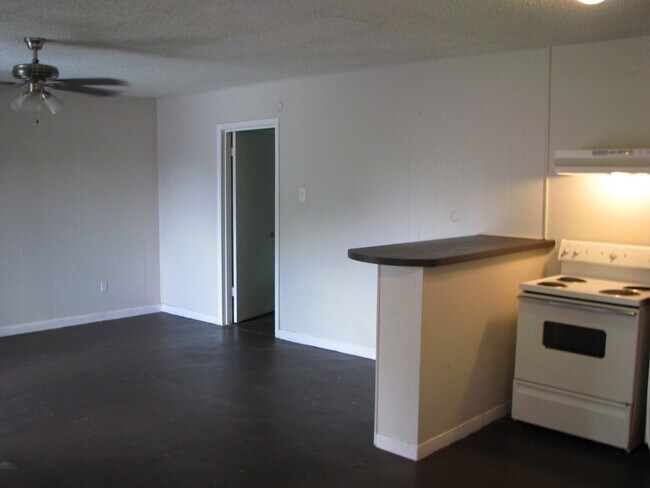 3812 Wipprecht St Houston, TX 77026 photo 2