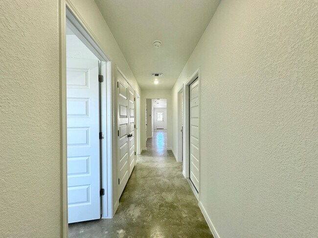 905 Cherry Laurel Ln Killeen, TX 76543 photo 3
