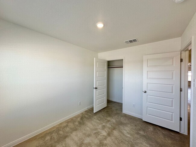 905 Cherry Laurel Ln Killeen, TX 76543 photo 5
