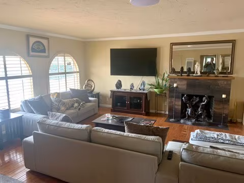 2457 Burgener Blvd San Diego, CA 92110 photo 3