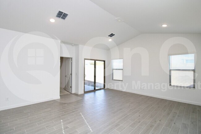7869 North 80th Drive, Glendale, AZ 85303 photo 4