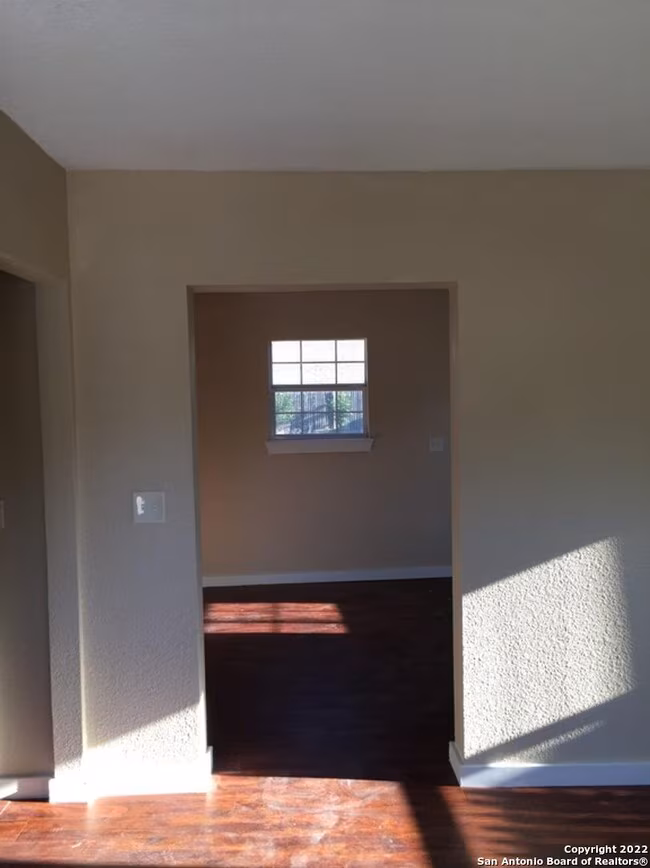 710 Poinsettia St San Antonio, TX 78202 photo 4