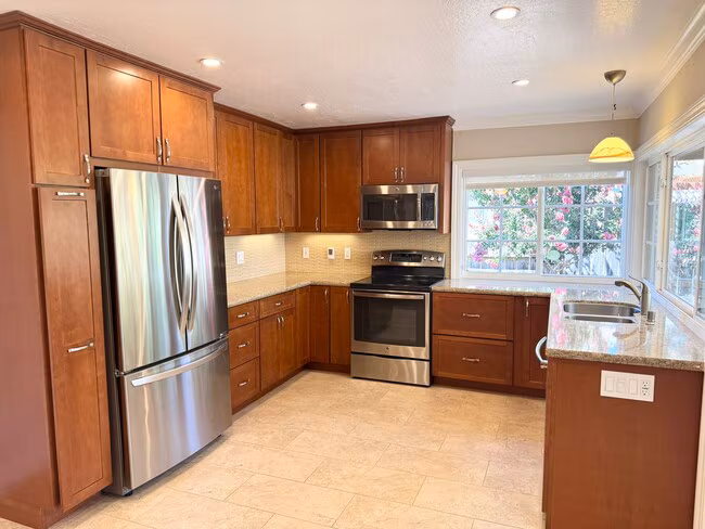 Perfect Shape Single Family Home in San Ramon photo 2