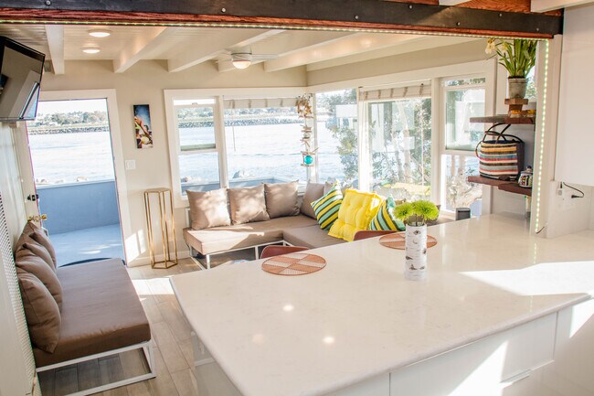 2613 Mission Blvd San Diego, CA 92109 photo 4