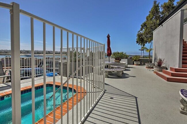 2613 Mission Blvd San Diego, CA 92109 photo 2