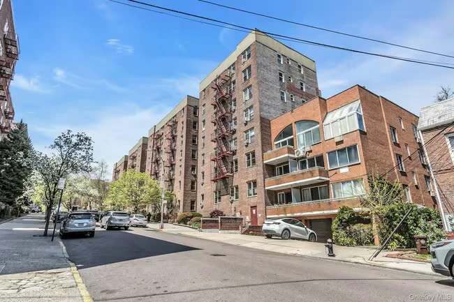 67-25 Clyde St Queens, NY 11375 photo 5