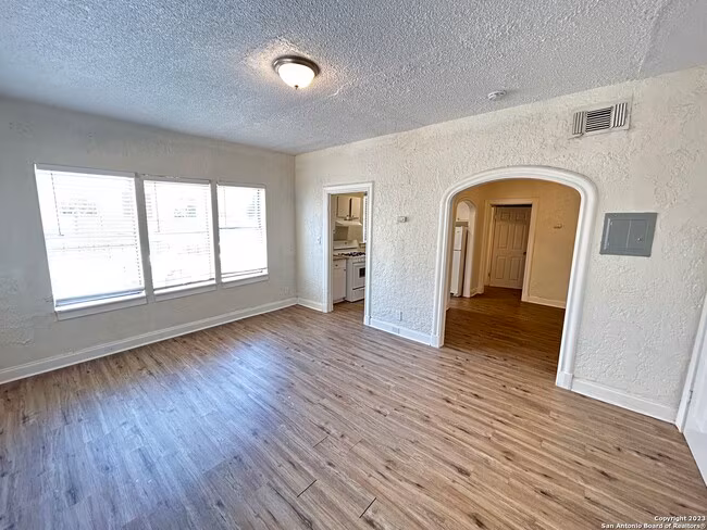 1625 McCullough Ave San Antonio, TX 78212 photo 2