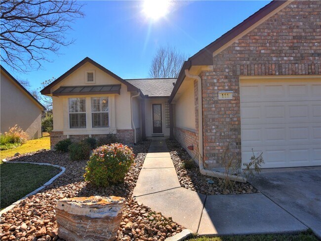 111 Stetson Trail Georgetown, TX 78633 photo 2