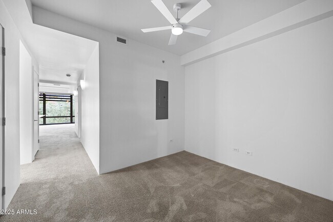 7137 E Rancho Vista Dr Scottsdale, AZ 85251 photo 5