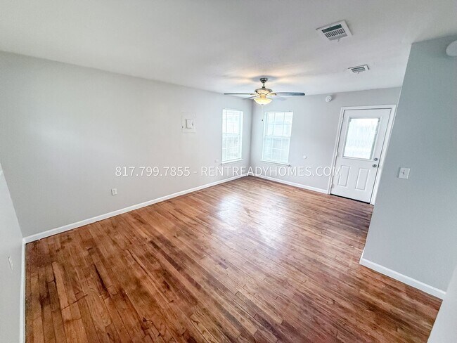 1007 Davis Ave Fort Worth, TX 76104 photo 3