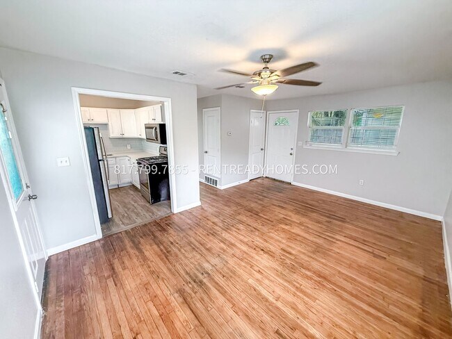 1007 Davis Ave Fort Worth, TX 76104 photo 4