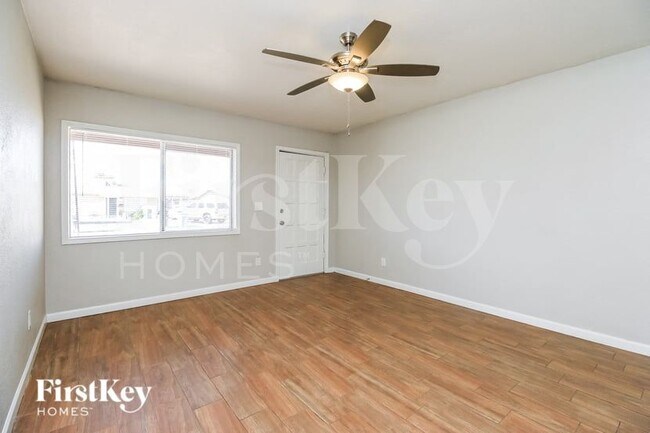 15035 N 28th Ave Phoenix, AZ 85053 photo 3