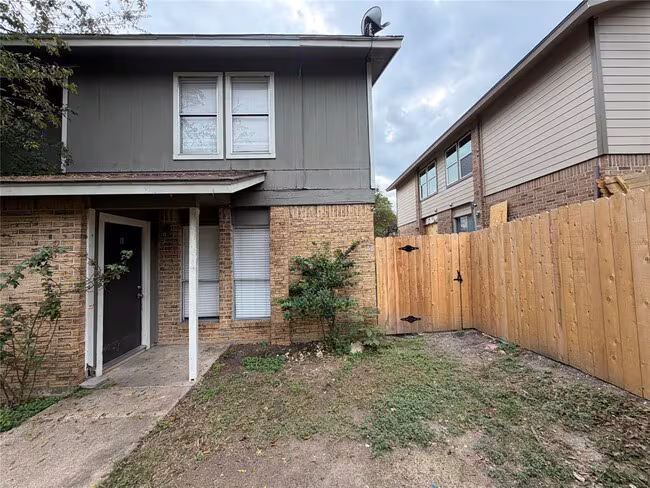 1210 Southport Dr Austin, TX 78704 photo 2