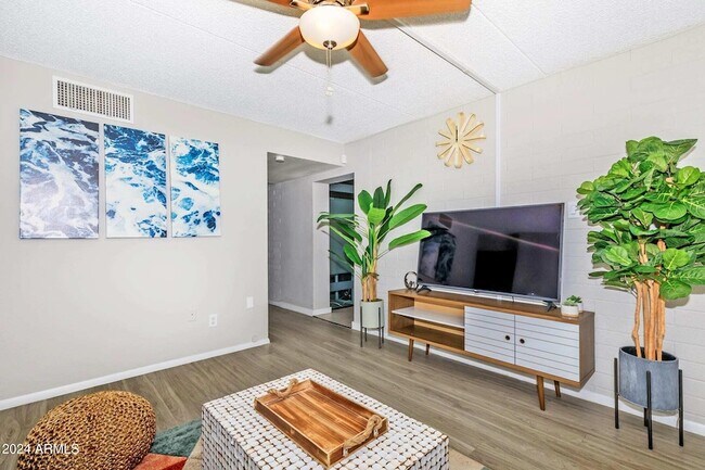 615 S Hardy Dr Tempe, AZ 85281 photo 4