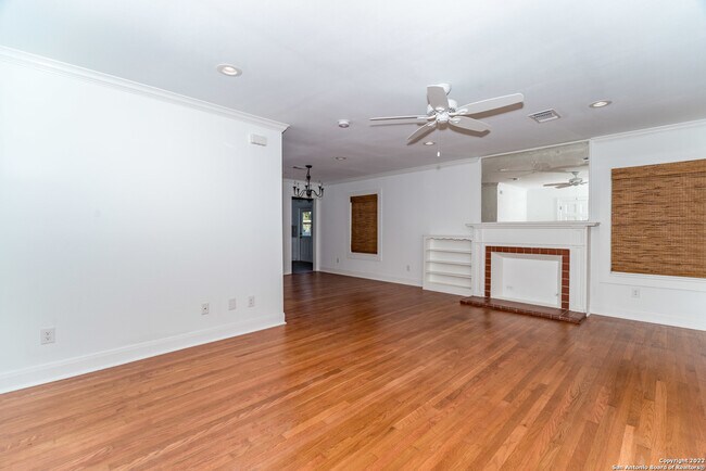 351 Redwood St San Antonio, TX 78209 photo 5