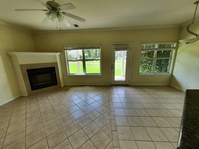 16020 Fountainview Dr Montgomery, TX 77356 photo 3