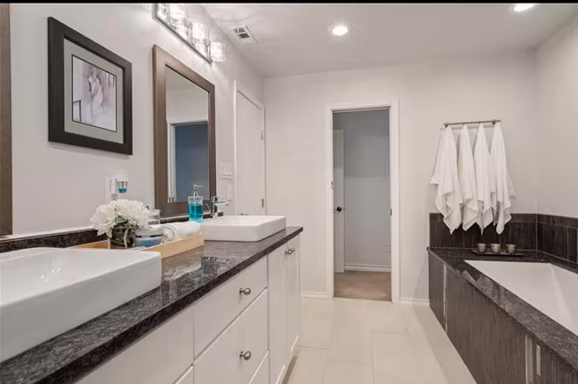 2304 Wood Cliff Court, Arlington, TX 76012 photo 2