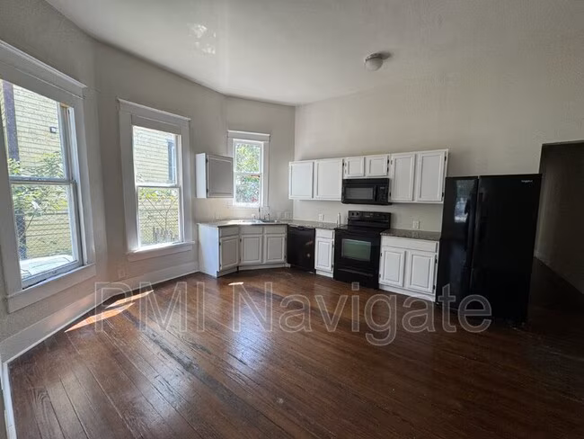 410 E Carson St San Antonio, TX 78208 photo 3