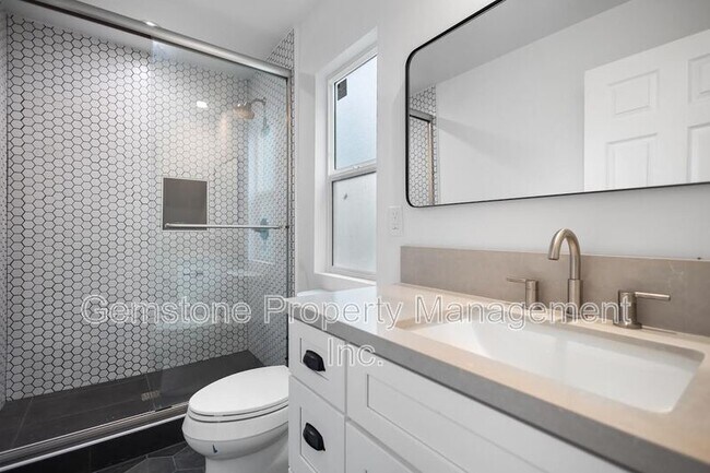 4895 54th St photo 3